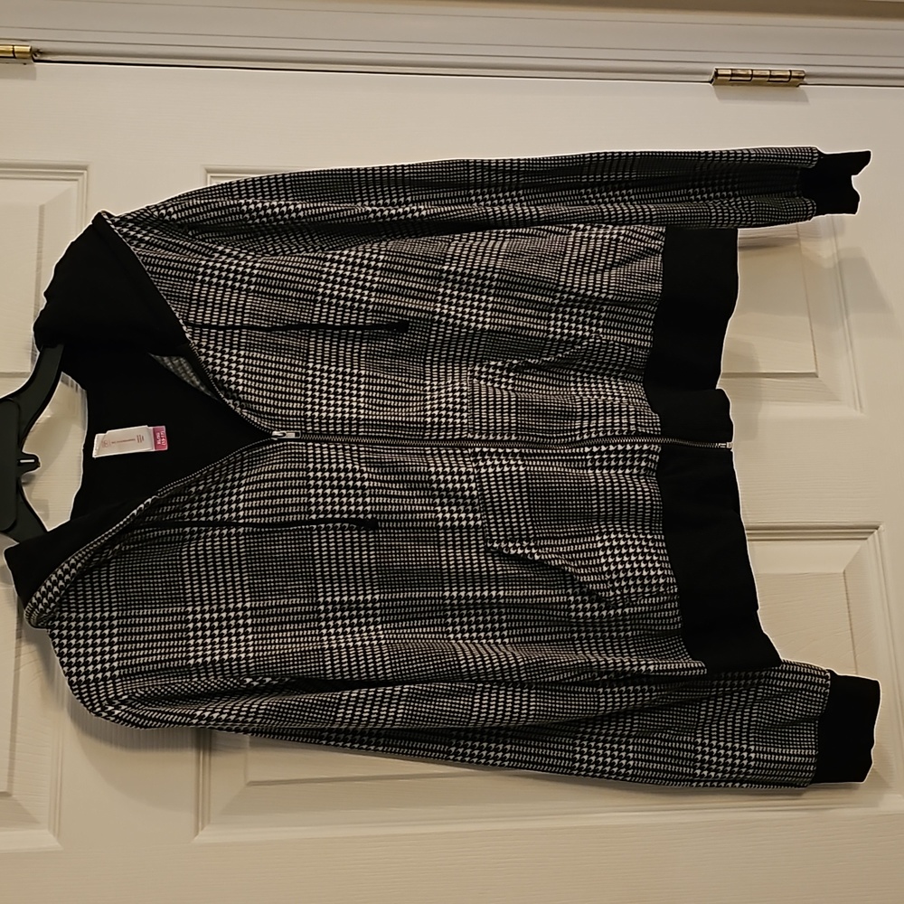 Lightweight Women hooded zipper jacket